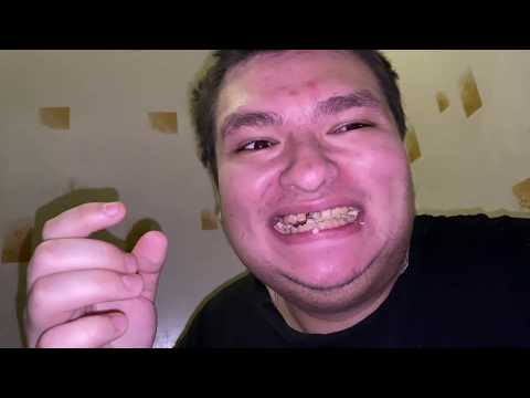 Видео: Ночной перекус на унитазе баварскими сырными сосисками