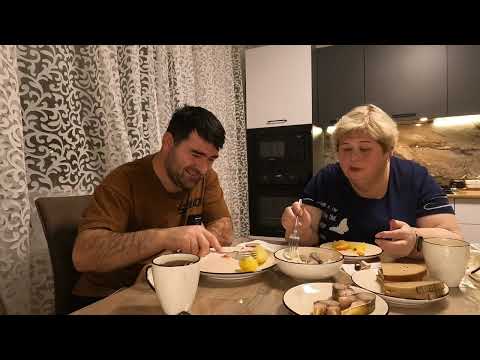 Видео: Мукбанг  На ужин картошечка с рыбкой.