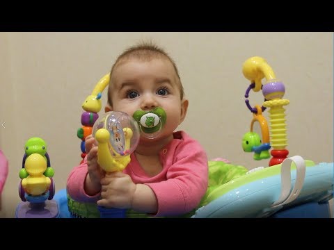 Видео: VLOG Девочки на карантине. Алиса любит стульчик. Бабушка продолжает лечение