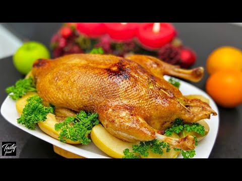 Видео: Как Приготовить Сочную, Мягкую и Вкусную УТКУ С ЯБЛОКАМИ!