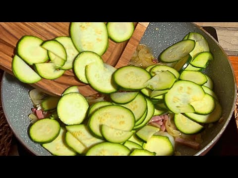 Видео: Кабачки с луком легко и быстро | Даже новички справятся