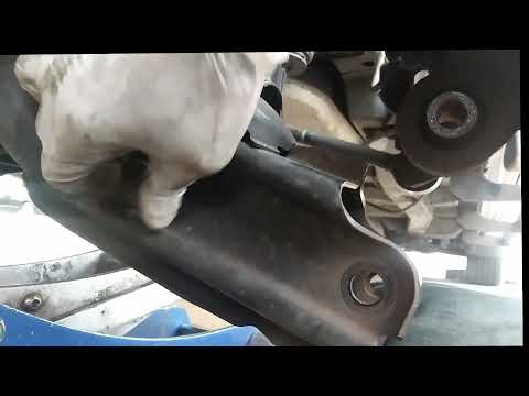 Видео: Как снять и установить полный комплект задней стойки на Honda Ridgeline 2006–2014 годов выпуска