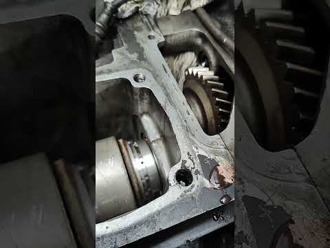 Видео: Замена втулки компрессора Мерседес актрос