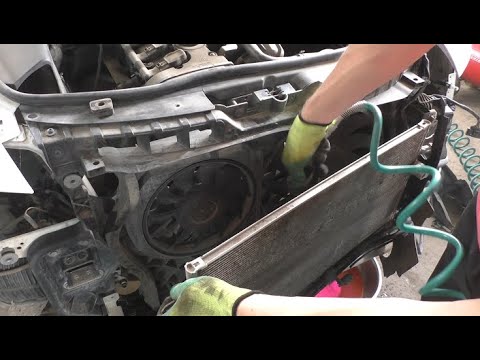 Видео: Замена радиатора охлаждения двигателя на АУДИ А6 2008 AUDI A6 2,0 BPJ 2часть