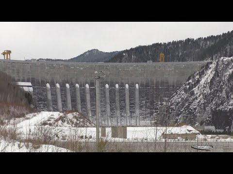 Видео: Зимняя рыбалка на Саяно - Шушенском водохранилище/Подпор реки Кантегир/Окуневый клондайк/ Фильм 1