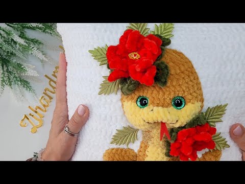 Видео: МК НАВОЛОЧКА С 3Д ЗМЕЙКОЙ | Crochet tutorial cushion cover with 3D snake #вязаниекрючком #pillow