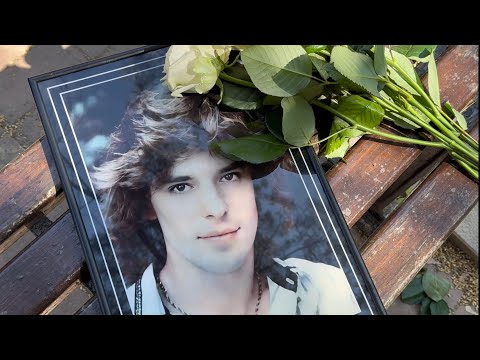 Видео: РОДНЫЕ ЖЕНИ БЕЛОУСОВА И ПОКЛОННИКИ НА МОГИЛЕ МУЗЫКАНТА В ДЕНЬ ПАМЯТИ | КУНЦЕВСКОЕ КЛАДБИЩЕ 2.06.2025