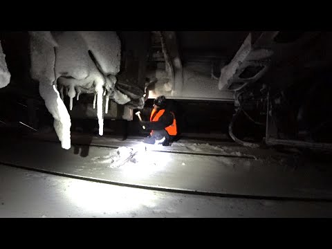 Видео: От такой работы локомотивы ДЫМЯТСЯ и покрываются ЛЬДОМ!