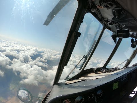 Видео: Сажаем вертолет в горах. Высота над уровнем моря Н=2450м.
