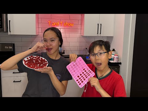 Видео: 🍓  Резинэн чихэр хийж идлээ 😎😍🤪 Let’s make fruit 🍓 gummies