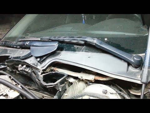 Видео: BMW 5 E60 снятие дворников и планки обтекателя