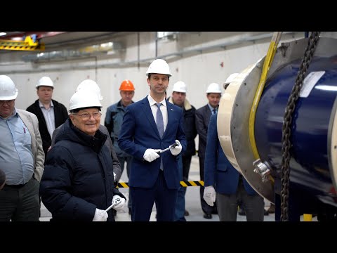 Видео: На NICA: в туннеле коллайдера установлен первый сверхпроводящий магнит