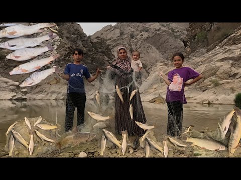 Видео: Женщина-кочевница рыбачит с детьми в Иране | Традиционная жизнь у горной реки