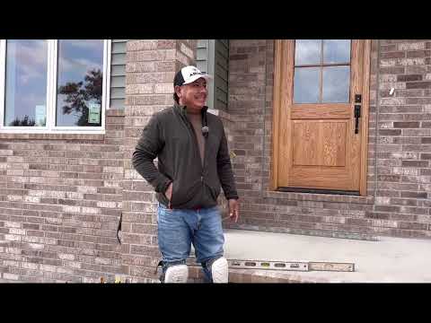 Видео: Мне нужно ваше мнение, чтобы улучшить работу по кирпичной кладке.