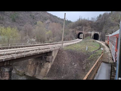 Видео: Пътуваме с влак от София до Мездра