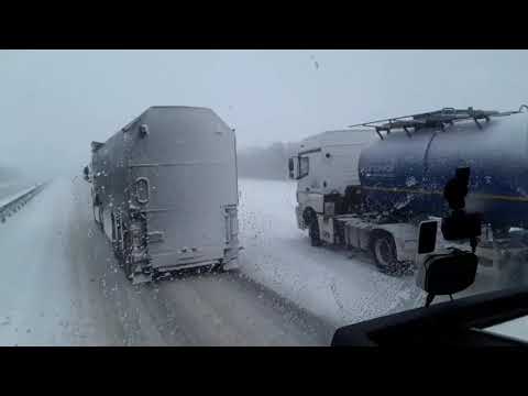 Видео: Попалв снежную бурю в Ростовской области