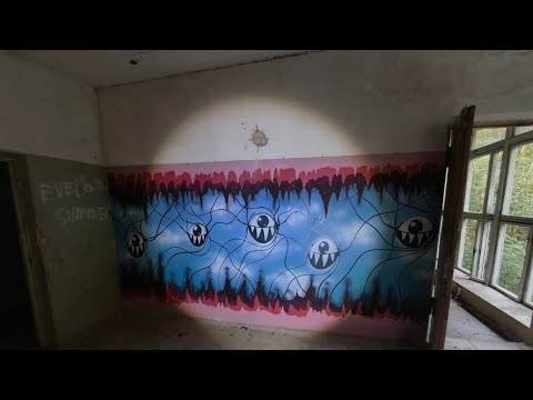 Видео: В СУМЕРКАХ по ЗАБРОШЕННОМУ ЛАГЕРЮ ЗАСЕЛЁННОМУ ОТШЕЛЬКАМИ! 
