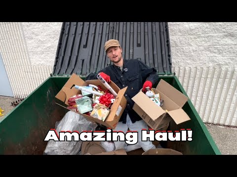 Видео: Удивительное погружение в мусорный контейнер! Еда, напитки и рождественский декор!