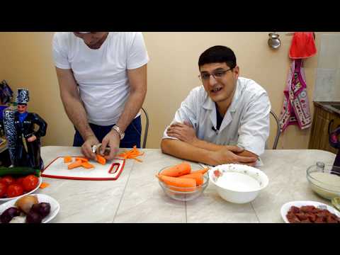 Видео: Узбекский плов от настоящего узбека и армянского «хачапурика». Плюс салат.