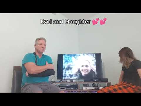 Видео: Блондиночка... Позвони мне из «Американского жиголо». Реакция отца и дочери.