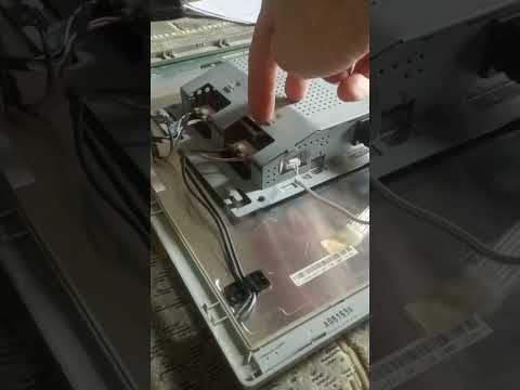 Видео: Ремонт samsung 943N нет подсветки 