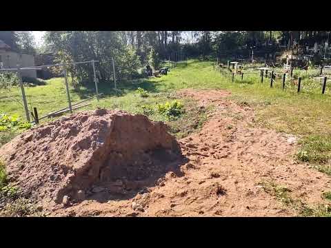 Видео: Завалили больше 20-ти деревьев. Нужно расчищать дальше. Движемся.