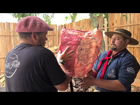Видео: Camp Farroupilha: рай для бразильского барбекю