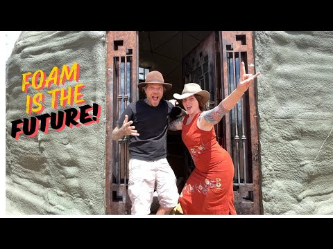 Видео: Мы построили наш дом за 4 ДНЯ с помощью ПЕНЫ!