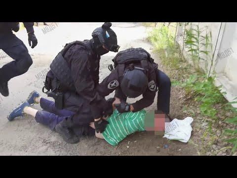 Видео: Задержание подозреваемого в убийстве 8-летнего мальчика попало на видео