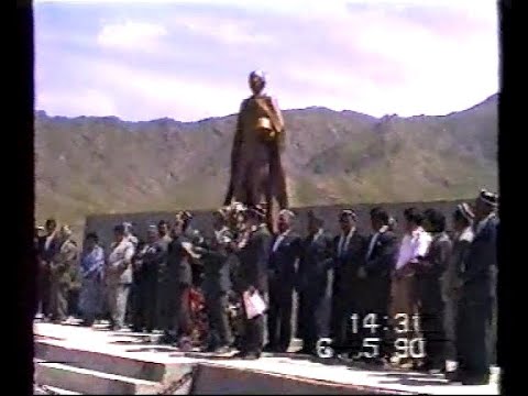Видео: Ухум қишлоғи 1990 йил.Иккинчи жаҳон урушида қозонилган ғалабанинг 45-йиллигига атаб ҳайкал очилиши