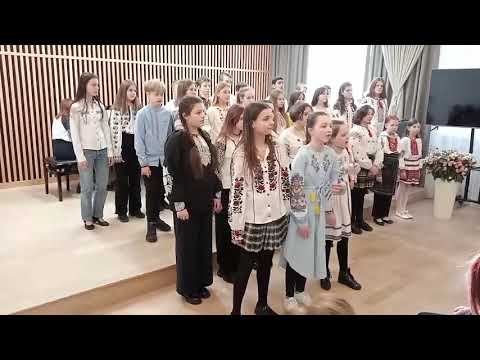 Видео: Слава. і муз. В. Квасневський «Молитва»//Solomia  and Maria Hadomska @ зведений хор «Соломія».