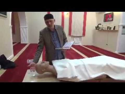 Видео: Адам Аушев - омывание тела покойного и заворачивание его саван