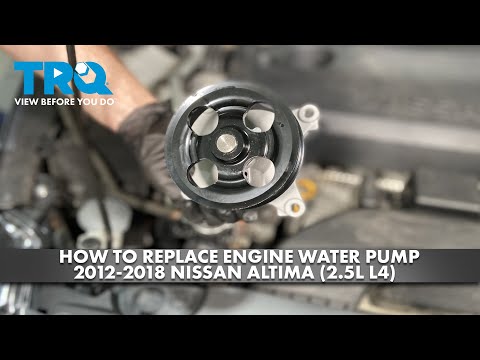 Видео: Как заменить водяной насос двигателя Nissan Altima 2.5L L4 2012-2018