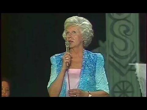 Видео: "От всей души " Валентина Леонтьева. Оренбург 1987г