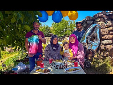 Видео: Мы испекли праздничный торт из свежевыдоенного горного молока