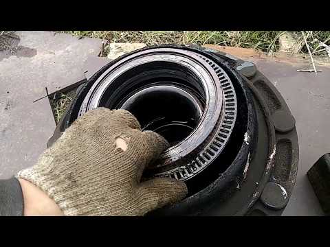 Видео: Замена сальника ступицы man f2000.