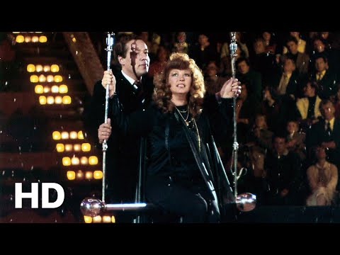 Видео: Алла Пугачёва - Миллион алых роз (Official HD Video) [«Новогодний аттракцион»]