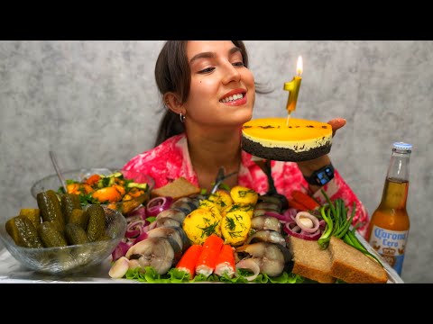 Видео: МУКБАНГ | ГОД КАНАЛУ 🎉 | СКУМБРИЯ КАРТОШЕЧКА СОЛЕНЬЯ ОВОЩИ | 