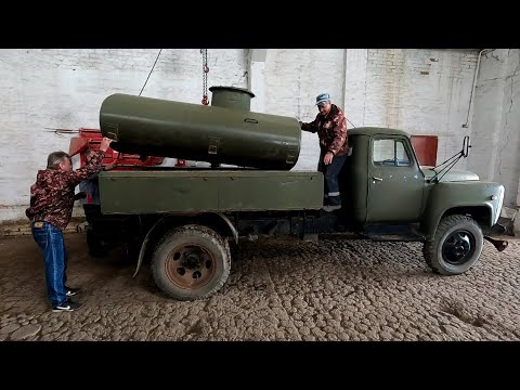 Видео: Михаил Дмитриевич загнал водовозку на ремонт! Если быть точным, то на ремонт бочки.
