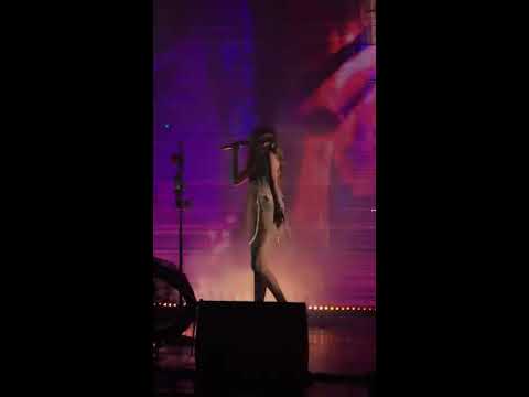 Видео: Луна - Лютики (Live @ Crocus City Hall, 05.04.2018)