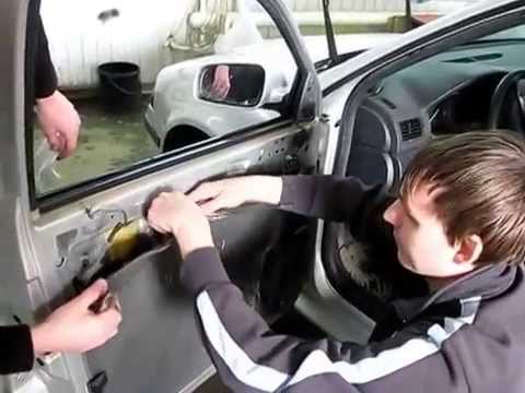 Видео: Skoda Octavia tour Снятие обшивки передней двери для демонтажа замка.