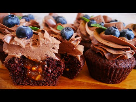 Видео: Шоколадные капкейки СНИКЕРС с карамелью и шоколадным крем чиз ВКУСНО и КРАСИВО!!!