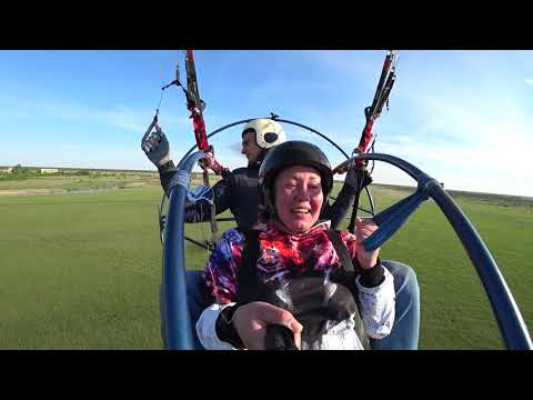 Видео: Полёт Ирины на паралёте ...