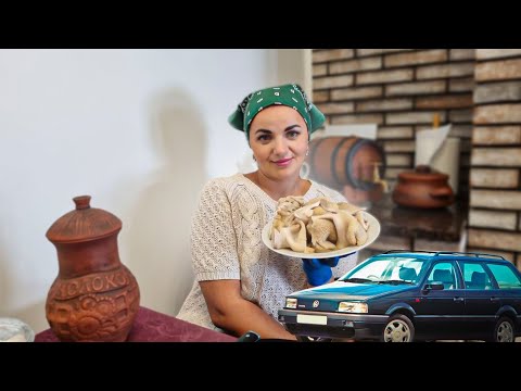 Видео: Жизнь семьи на лесном хуторе. Как прозрачно разыграть пылесос? Фляки из печи, ремонт автомобиля .