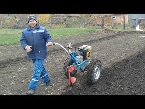 Видео: ВСПАШКА ЗЕМЛИ ПЛУГОМ НА МОТОБЛОКЕ НЕВА МБ-2В/ВСПАХИВАЕМ ЗЕМЛЮ НА УЧАСТКЕ