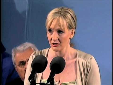 Видео: Дж. К. Роулинг выступает на церемонии вручения дипломов в Гарварде