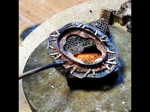 Видео: КРУПНЫЙ КУЛОН ИЗ МЕДИ И СЕРЕБРА / работа ювелира / ювелирные изделия