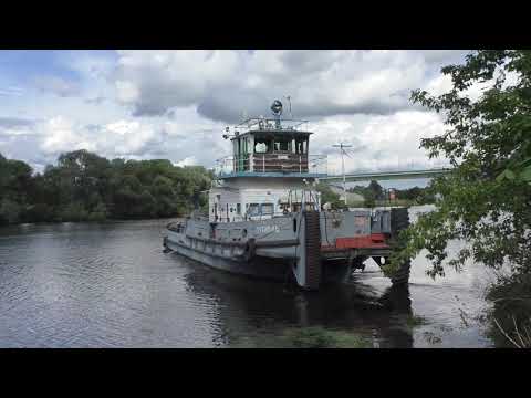 Видео: Буксир-толкач Путивль с баржей 7394 отчаливает от берега в Бронницах