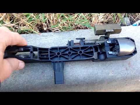 Видео: Ручка задней двери, снятие