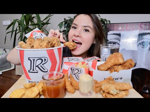 Видео: МУКБАНГ как найти парня? ВЕДРО КРЫЛЫШЕК КФС РОСТИКС mukbang курочка KFC